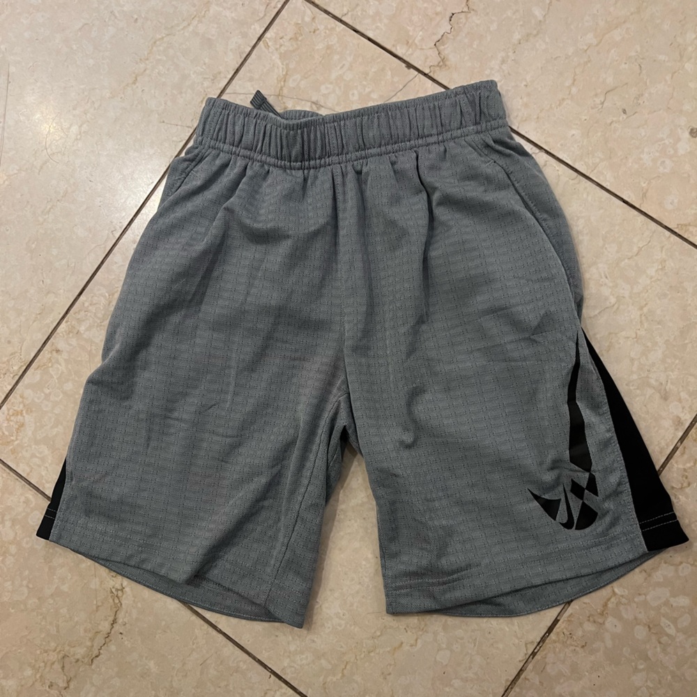 Nike Gray Athletic Shorts Lightweight Elastic Waist, boys size small